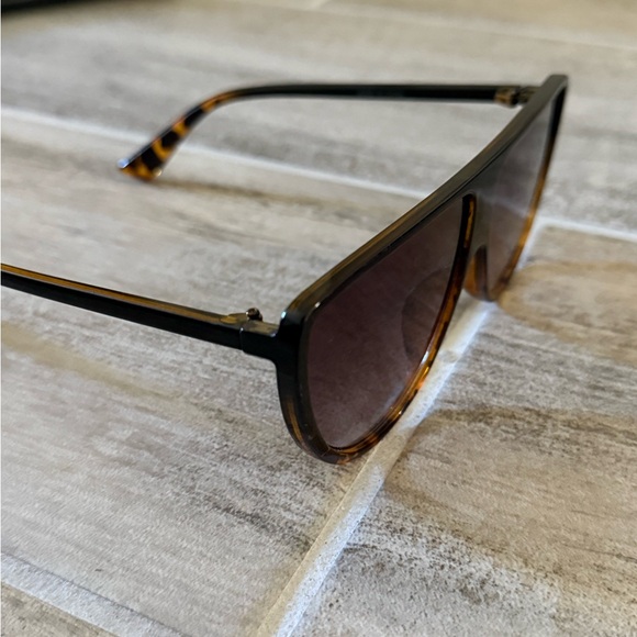 Zara shield box Black and Tortoise Sunglasses - Picture 2 of 4
